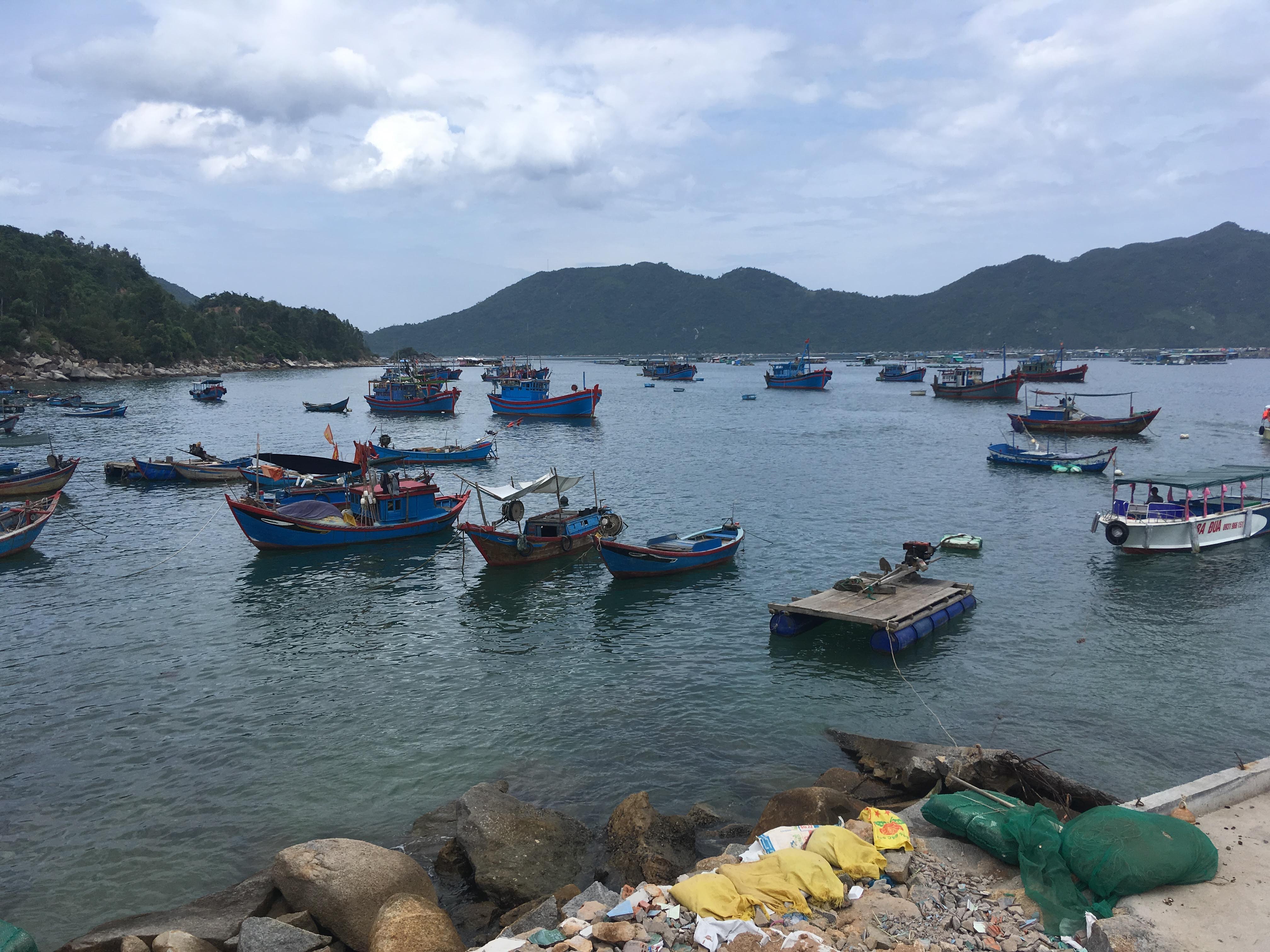 Vũng Rô · bữa trưa nhà bè
